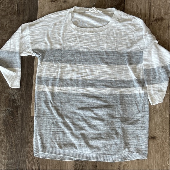 Vince Camuto Grey & White Stripe Crew Neck 3/4 Sleeves Fall Top Size XS - Picture 2 of 5